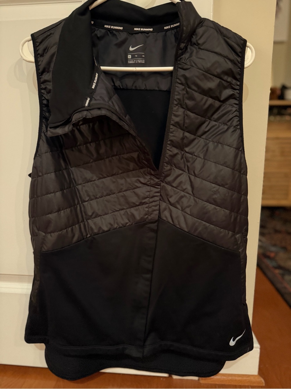 Nike Women's Black Aerolayer Vest